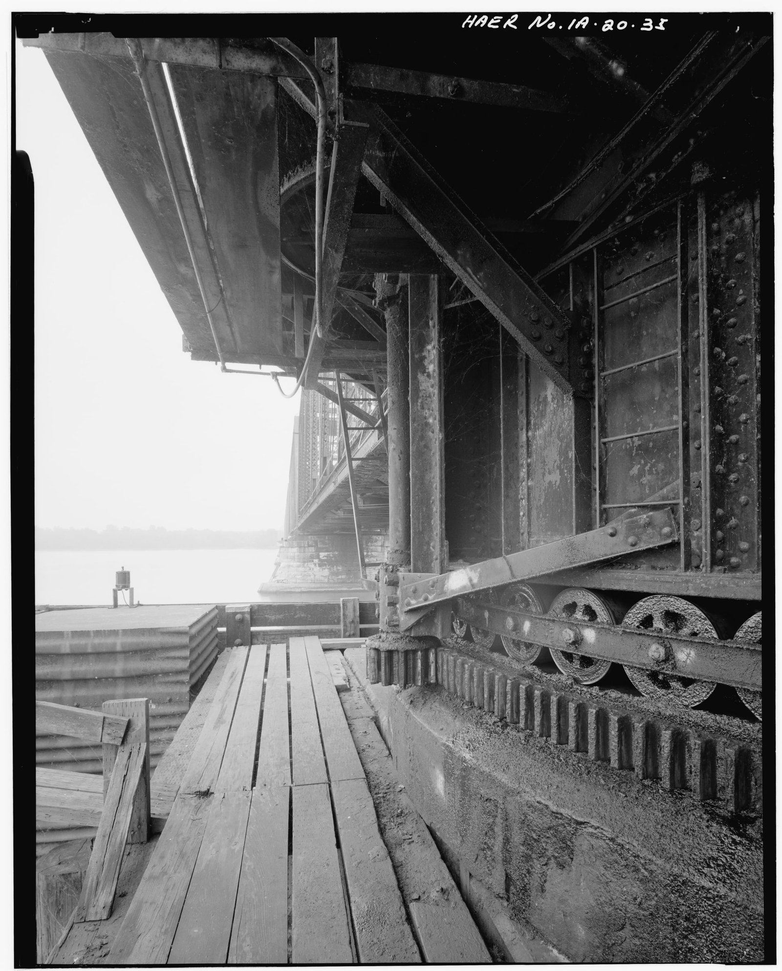 Rollers and drum, previous bridge